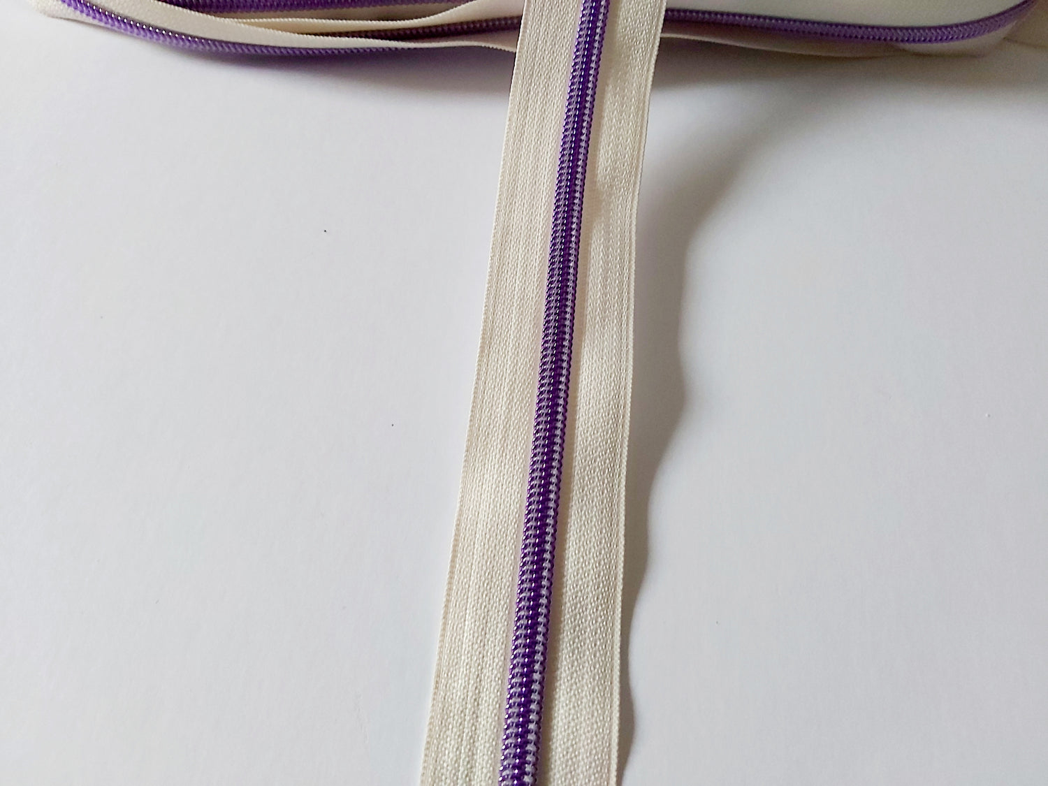 Clearance - Serial Bagmakers Zips Off White tape